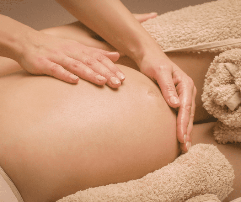 massage d'une femme enceinte